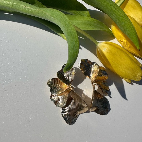 Anthropologie Gold Leaf Earrings - Picture 4 of 4